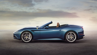 Ferrari California T - bleue - profil gauche