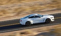 Shleby GT350 Mustang - Blanche, bandes bleues - Profil droit dynamique