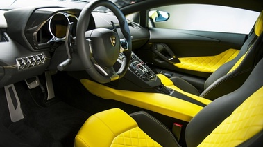 Lamborghini Aventador LP 720-4 50 Anniversario - jaune - habitacle