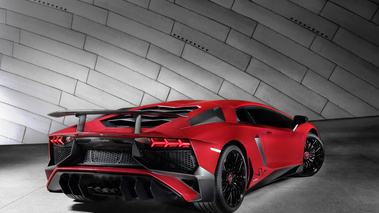 Lamborghini Aventador LP750-4 SV rouge 3/4 arrière droit
