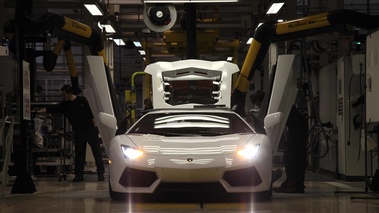 Usine Lamborghini - chaîne de montage Aventador 7