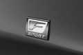 Lexus LS 2013 - F-Sport grise - détail, logo F-Sport