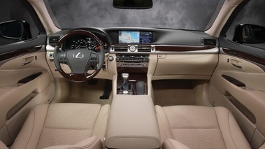 Lexus LS 2013 - tableau de bord