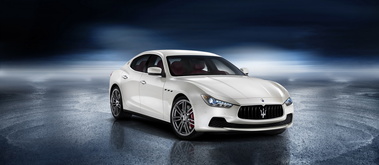 Maserati Ghibli 2013 - blanche - 3/4 avant droit