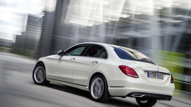 Mercedes-Benz 2014 C250 - blanche - 3/4 arrière gauche dynamique