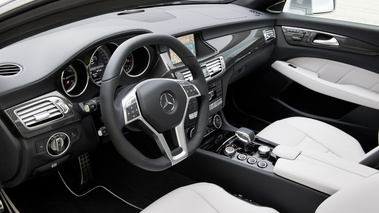 Mercedes CLS63 AMG Shooting Brake - gris - habitacle