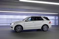 Mercedes ML63 AMG - Blanc - profil gauche, dynamique