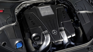 Mercedes S500 Coupé - gris - moteur