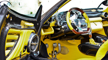Pagani Zonda F Roadster carbone intérieur