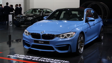 BMW M3 - bleue - 3/4 avant gauche