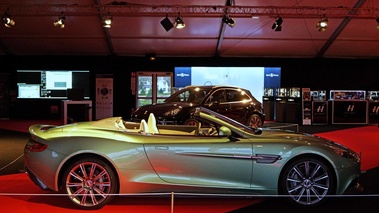 Aston Martin Vanquish Volante vert profil