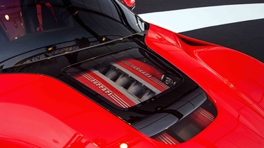 Ferrari F12 TRS capot