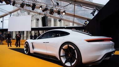 Festival Automobile International de Paris 2016 - Porsche Mission e 3/4 arrière gauche
