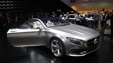 Mercedes Classe S Coupé Concept 3/4 avant droit porte ouverte