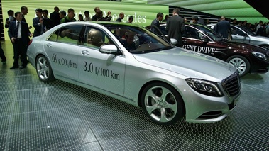 Mercedes Classe S Hybrid gris 3/4 avant droit