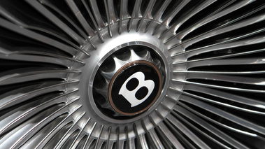Salon de Genève 2012 - Bentley EXP 9 F bleu logo jante