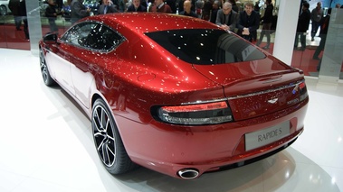 Salon de Genève 2013 - Aston Martin Rapide S rouge 3/4 arrière gauche