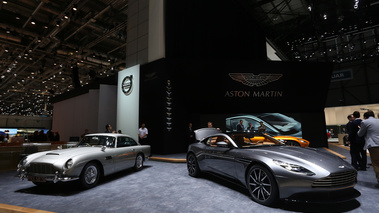 Salon de Genève 2016 - Aston Martin DB5 gris & DB11 gris