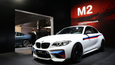 Salon de Genève 2016 - BMW M2 blanc 3/4 avant gauche