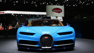 Salon de Genève 2016 - Bugatti Chiron bleu/bleu face avant