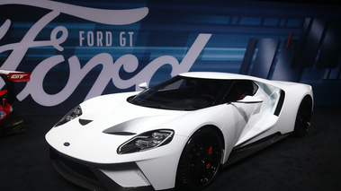Salon de Genève 2016 - Ford GT II blanc 3/4 avant gauche