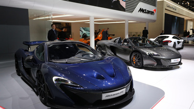 Salon de Genève 2016 - McLaren P1 MSO bleu carbone 3/4 avant droit
