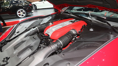 Salon de Genève 2017 - Ferrari 812 Superfast rouge moteur