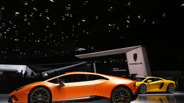 Salon de Genève 2017 - Lamborghini Huracan Performante orange profil
