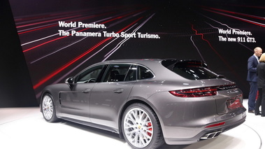 Salon de Genève 2017 - Porsche Panamera Sport Turismo anthracite 3/4 arrière gauche