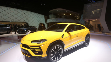 Salon de Genève 2018 - Lamborghini Urus jaune 3/4 avant gauche