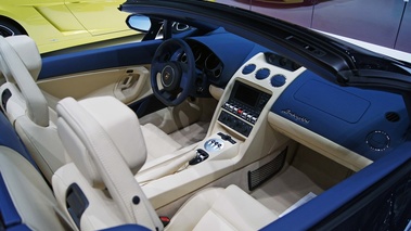 Mondial de l'Automobile de Paris 2012 - Lamborghini Gallardo LP550-2 Spyder bleu intérieur