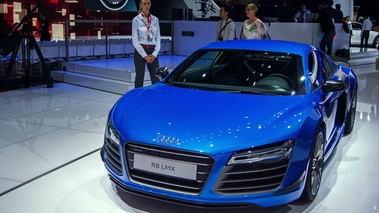 Audi R8 LMX bleu face avant