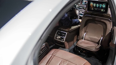 Mondial de l'Automobile de Paris 2016 - BMW 740Le xDrive gris intérieur