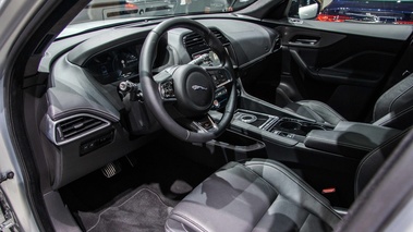 Mondial de l'Automobile de Paris 2016 - Jaguar F-Pace S gris intérieur