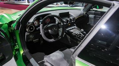 Mondial de l'Automobile de Paris 2016 - Mercedes AMG GTr vert mate intérieur