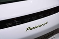 Mondial de l'Automobile de Paris 2016 - Porsche Panamera 4 Hybrid blanc logos coffre