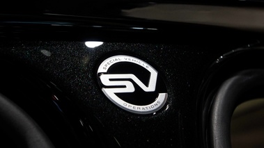Mondial de l'Automobile de Paris 2016 - Range Rover L SV Autobiography noir/anthracite logo portes