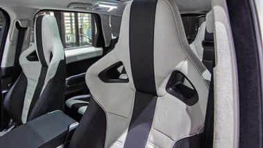 Mondial de l'Automobile de Paris 2016 - Range Rover SVR blanc sièges