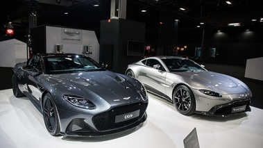 Mondial de l'Automobile de Paris 2018 - Aston Martin DBS anthracite 3/4 avant droit