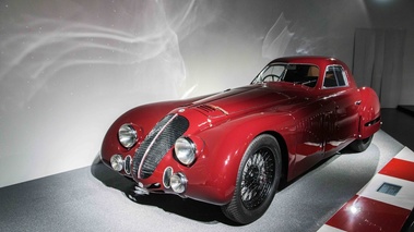 Museo Alfa Romeo - 8C 2900B Speciale Le Mans bordeaux 3/4 avant gauche