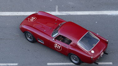 Rétromobile 2012 - Ferrari 250 Coupe bordeaux 3/4 arrière gauche vue de haut