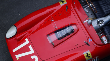 Rétromobile 2012 - Ferrari rouge capot vue de haut