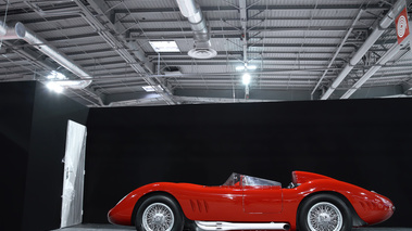 Rétromobile 2012 - Maserati rouge profil 3
