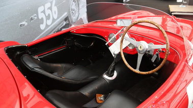 RM Auctions - Paris 2018 - Ferrari 166 MM Spider rouge intérieur