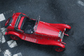 Rétromobile 2018 - Alfa Romeo rouge 3/4 avant droit vue de haut