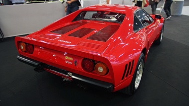 Ferrari 288 GTO rouge 3/4 arrière droit