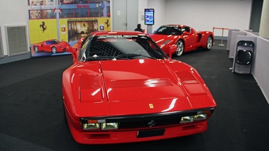 Ferrari 288 GTO rouge face avant