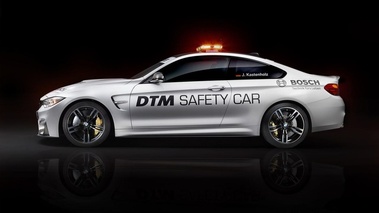 BMW M4 Safety Car DTM - profil gauche