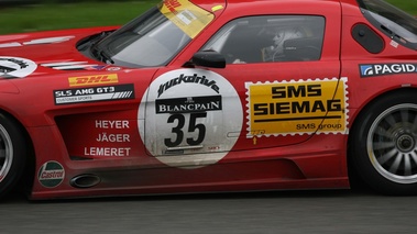 Mercedes SLS AMG GT3 rouge filé coupé