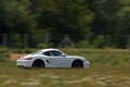 Porsche Cayman Cup blanc 3/4 arrière droit filé